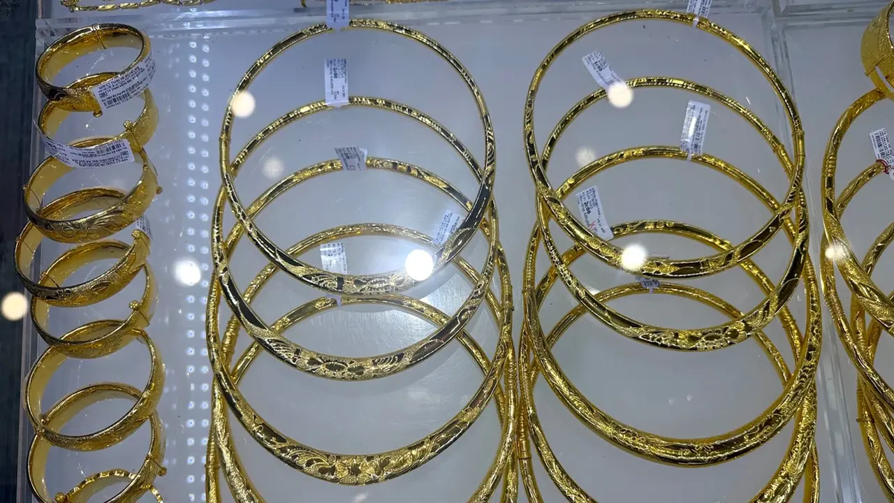 ارتفاع أسعار الذهب المحلية بقيمة 1.7 مليون دونغ لكل تايل في المعاملات